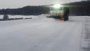 Vialidad Provincial continúa realizando tareas de despeje de nieve para garantizar la transitabilidad en las rutas de Santa Cruz