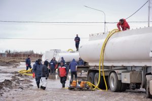 El Gobierno de Santa Cruz sostiene un operativo integral para asistir a las familias afectadas por la contingencia climática