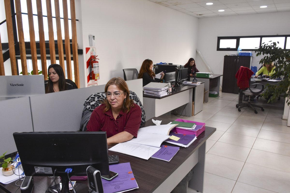 Las tareas de gestión involucran a 22 agentes en la central, y al personal que se desempeña en cada uno de los puertos.