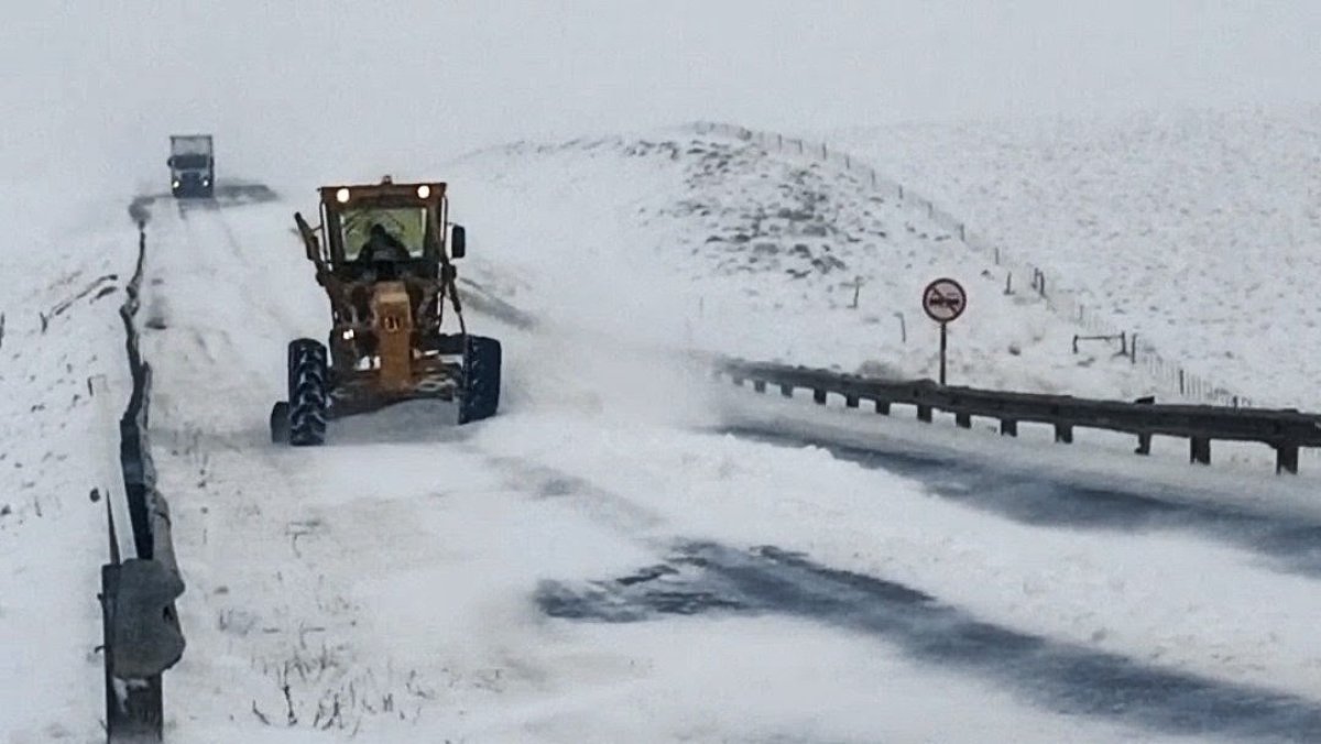 Vialidad Provincial despliega un operativo de despeje y asistencia en las rutas santacruceñas