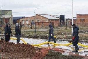 Las lluvias no frenan el operativo: el Gobierno de Santa Cruz sostiene la asistencia a las familias afectadas