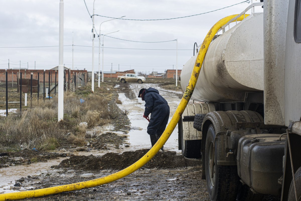 Las lluvias no frenan el operativo: el Gobierno de Santa Cruz sostiene la asistencia a las familias afectadas