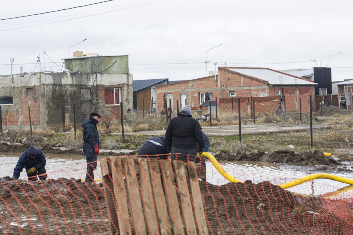 Las lluvias no frenan el operativo: el Gobierno de Santa Cruz sostiene la asistencia a las familias afectadas