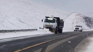 Vialidad Provincial despliega intensivos operativos de despeje y asistencia en las rutas de Santa Cruz
