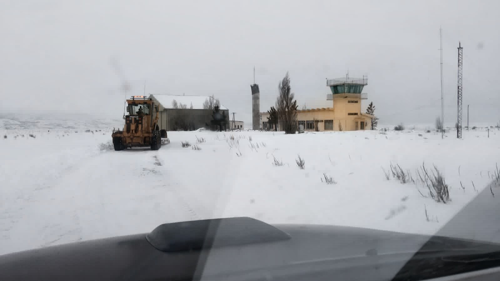 Despeje de nieve sobre Ruta Provincial N° 25 Distrito Gobernador Gregores