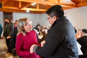 Tres Lagos celebró su 53º aniversario con entrega de terrenos y la declaración de Huésped de Honor al gobernador Claudio Vidal