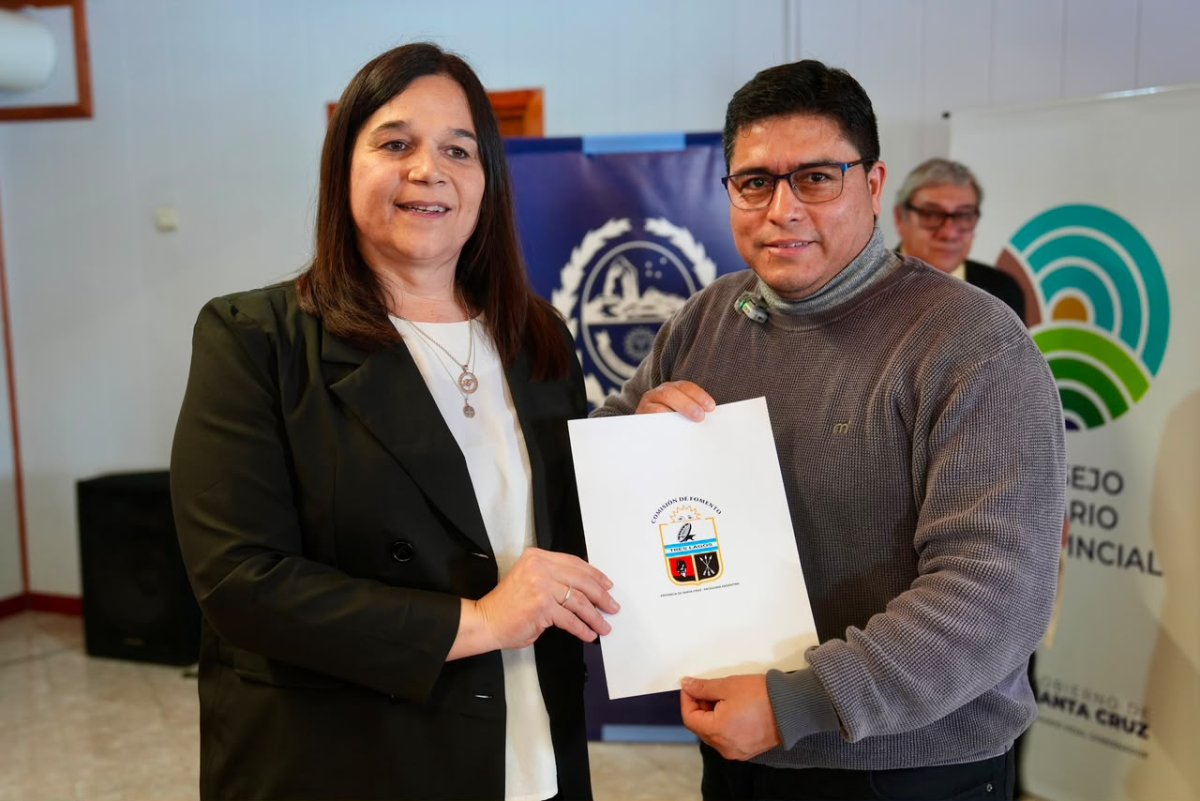 Tres Lagos celebró su 53º aniversario con entrega de terrenos y la declaración de Huésped de Honor al gobernador Claudio Vidal