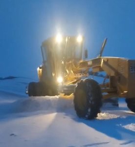 Vialidad Provincial intensifica su trabajo de despeje de nieve y distribución de sal en las rutas de Santa Cruz 