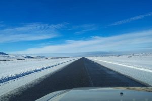 Vialidad Provincial intensifica el despeje de nieve para garantizar la transitabilidad de las rutas y el acceso a la Escuela Fuentes del Coyle 