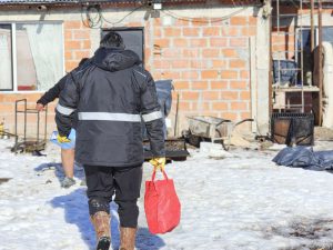 El Gobierno Provincial fortalece la presencia territorial con la entrega de tarjetas sociales y acciones del plan invernal 2026