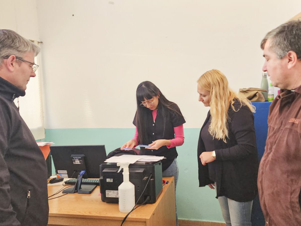 El Gobierno Provincial fortalece la presencia territorial con la entrega de tarjetas sociales y acciones del plan invernal 2026