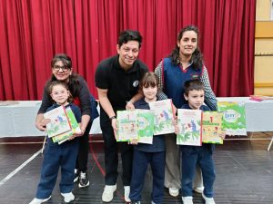 Educación: Entrega de libros en escuelas primarias con una nueva jornada en el Colegio Salesiano