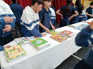 Educación: Entrega de libros en escuelas primarias con una nueva jornada en el Colegio Salesiano