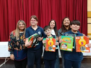 Educación: Entrega de libros en escuelas primarias con una nueva jornada en el Colegio Salesiano