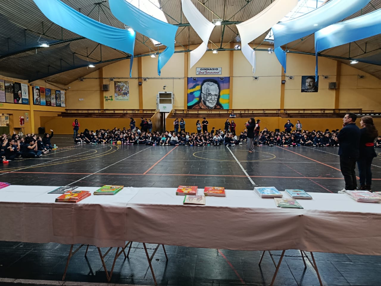Educación: Entrega de libros en escuelas primarias con una nueva jornada en el Colegio Salesiano