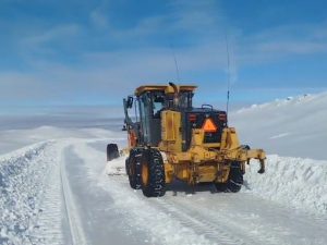 Distrito Vial Río Gallegos realizó tareas de despeje sobre la Ruta Provincial N°2