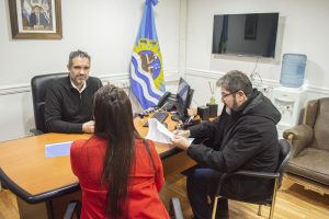 Políticas de Niñez: El Gobierno de Santa Cruz firmó  convenio PAINA con la comuna de Lago Posadas