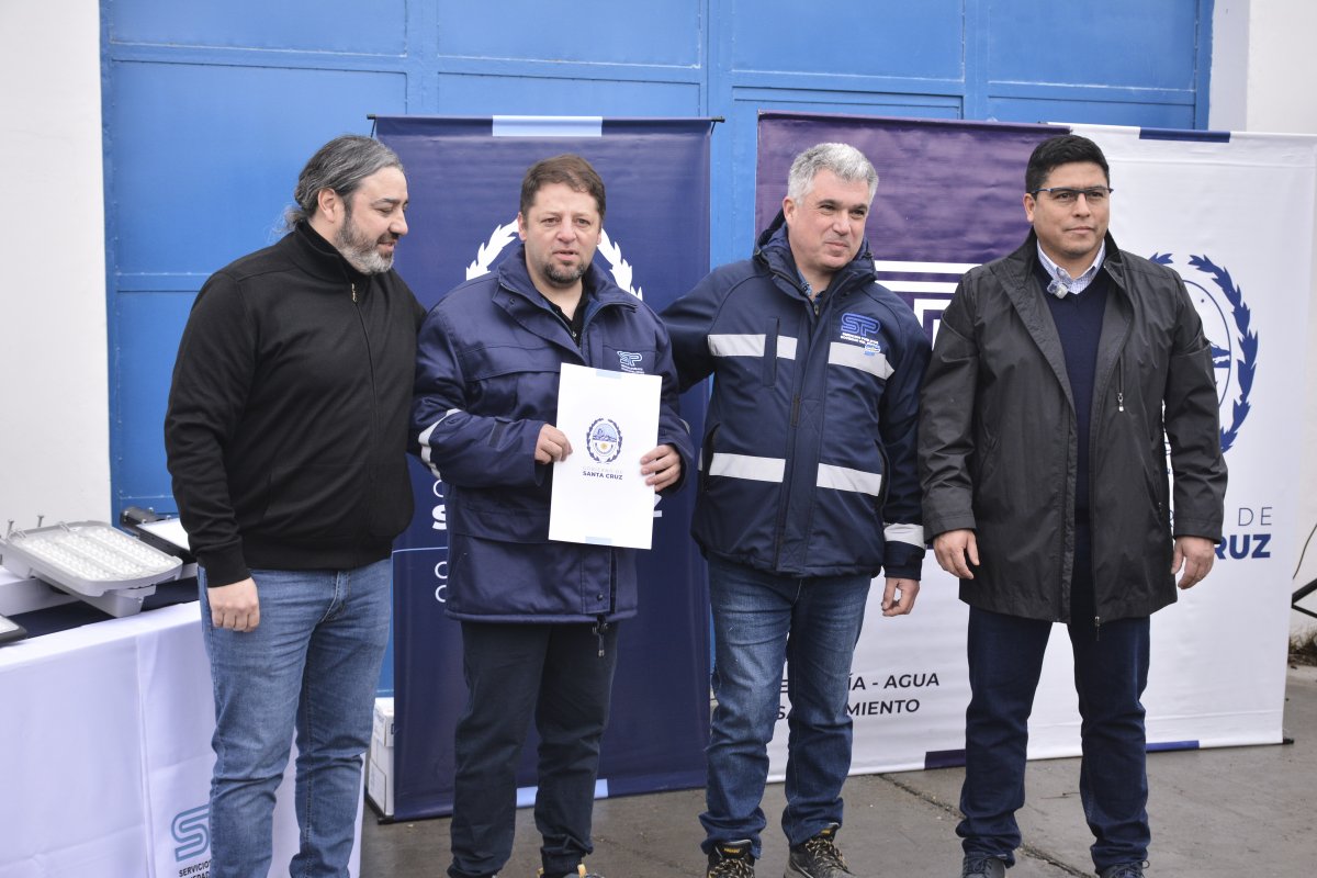 “Durante muchos años, la compra de luminaria era un negocio para los distintos funcionarios”, sostuvo Vidal al entregar 15.000 luminarias LED a los municipios