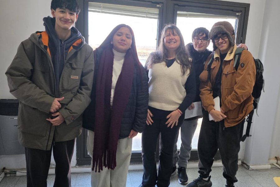 Alumnos de la Escuela de Biología Marina comenzaron sus prácticas en Puerto Caleta Paula