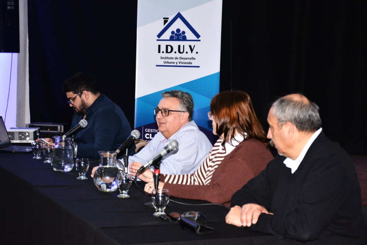 El IDUV brindó información a las familias preadjudicatarias de viviendas y recomendó que la comunicación sea a través de los canales oficiales