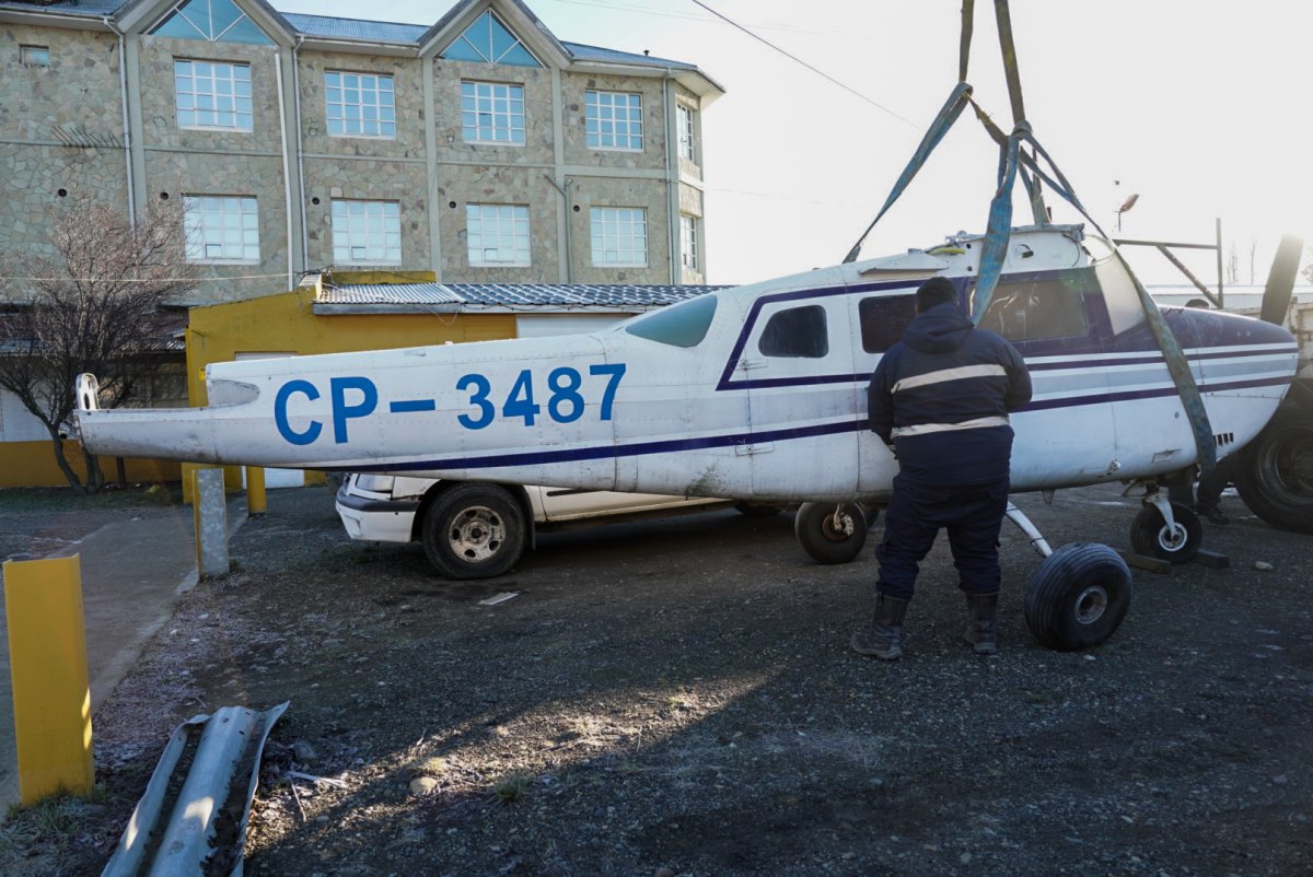 El Consejo Provincial de Educación completó el traslado de la aeronave Cessna a la Escuela Industrial N° 6