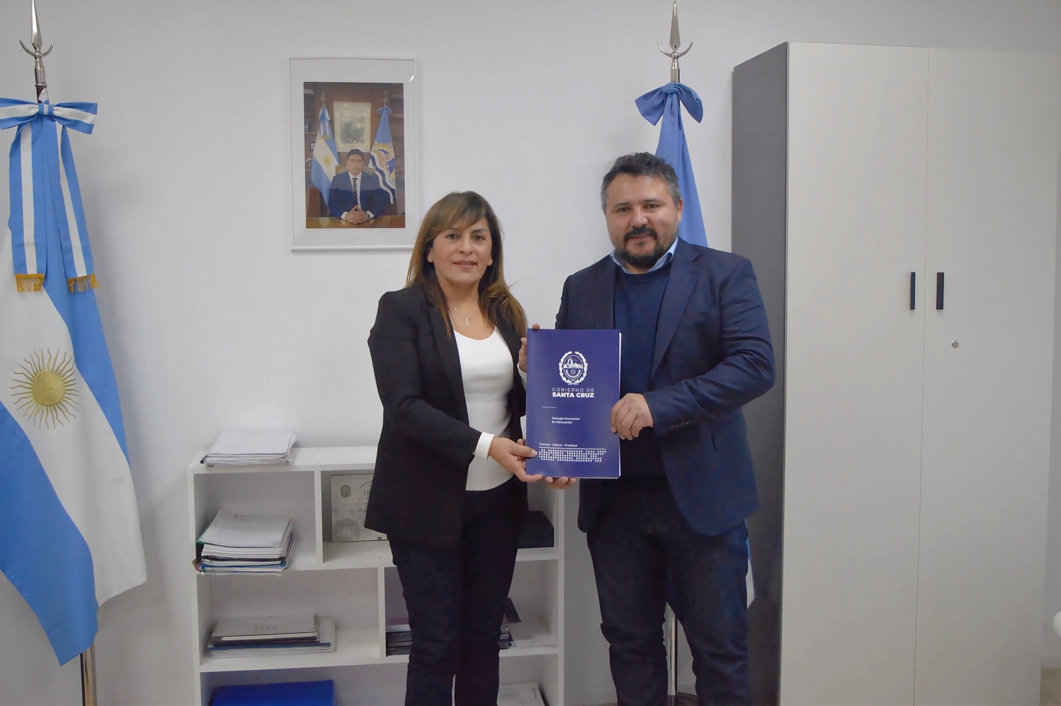 Firmaron un nuevo convenio para garantizar el servicio de limpieza integral en Caleta Olivia