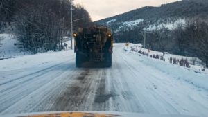 Vialidad Provincial intensifica los trabajos de despeje de nieve y prevención de hielo en las rutas santacruceñas