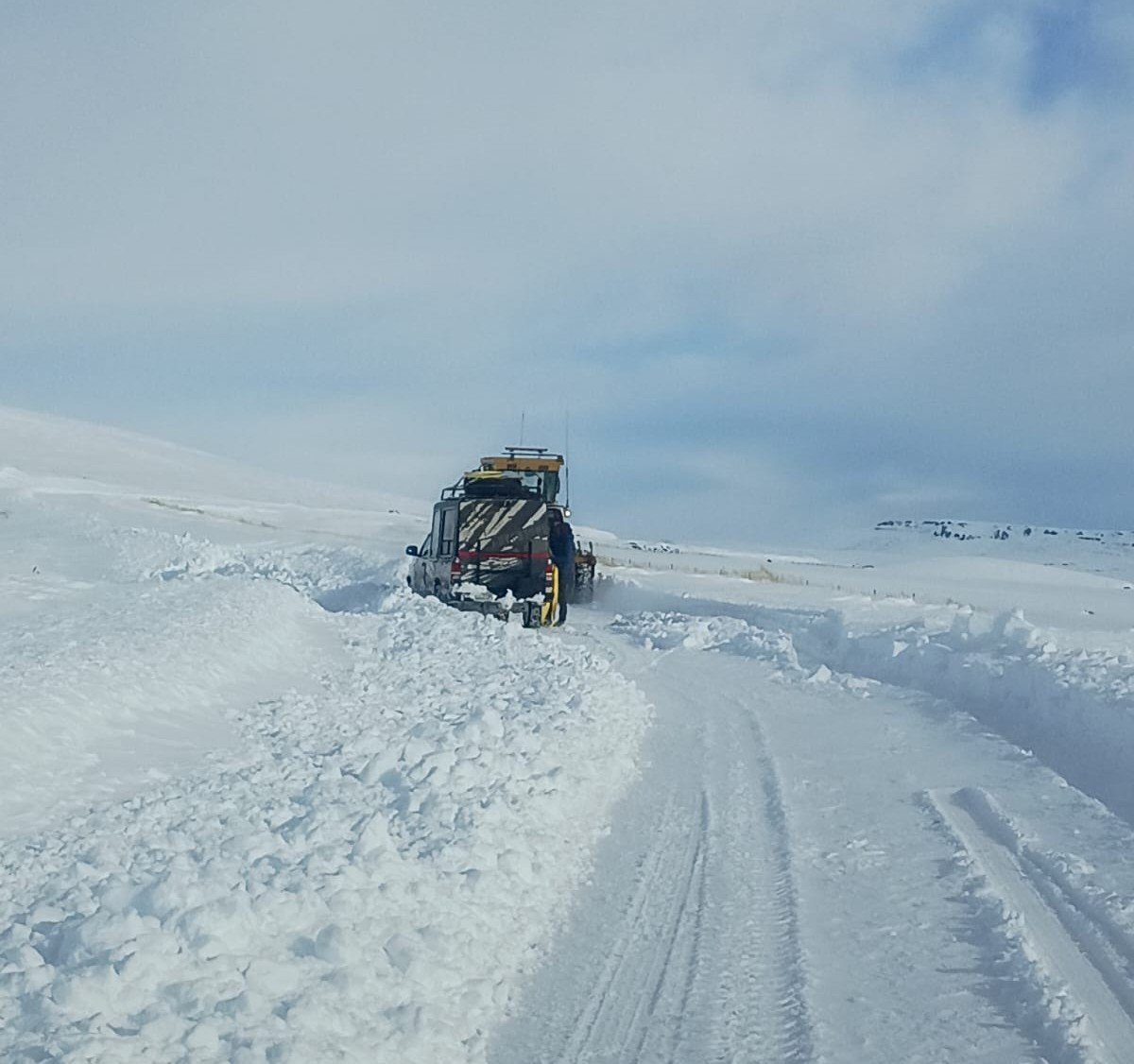 Vialidad Provincial intensifica los trabajos de despeje de nieve y prevención de hielo en las rutas santacruceñas