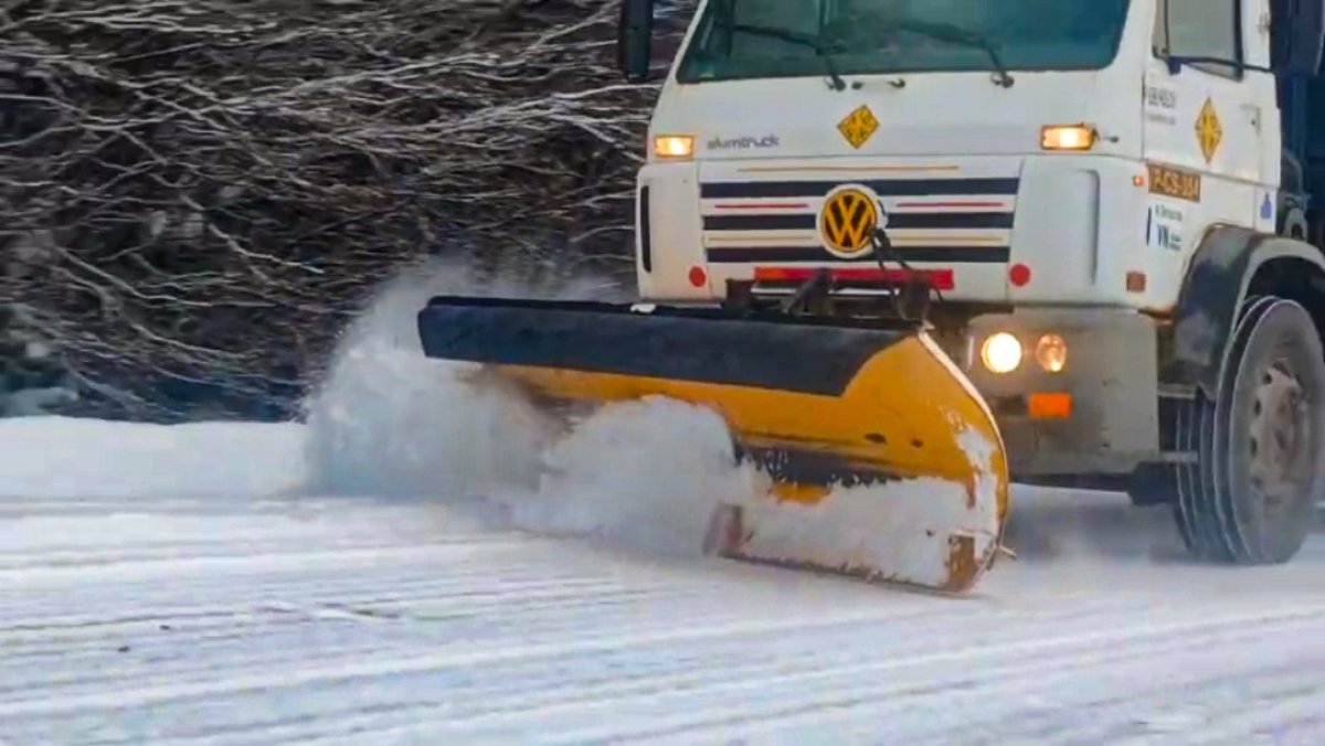 Vialidad Provincial intensifica los trabajos de despeje de nieve y prevención de hielo en las rutas santacruceñas