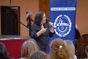 Educación continúa fortaleciendo la alfabetización inicial docente en Santa Cruz