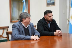 Vidal y Galarza firmaron el acuerdo para construir 10 viviendas en Cañadón Seco