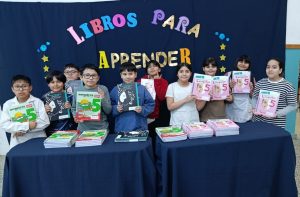 Distribución de libros pedagógicos en escuelas primarias de toda la provincia