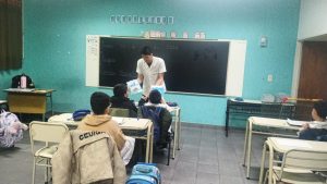 Distribución de libros pedagógicos en escuelas primarias de toda la provincia