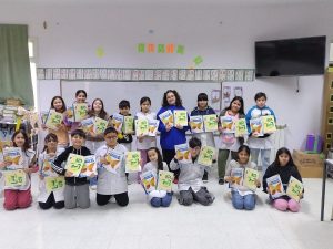 Distribución de libros pedagógicos en escuelas primarias de toda la provincia