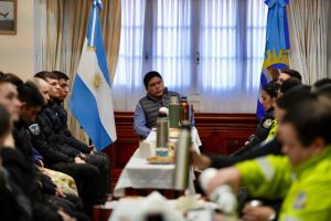 Vidal inició una ronda de diálogo directo con las fuerzas de seguridad de Santa Cruz 