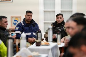Vidal inició una ronda de diálogo directo con las fuerzas de seguridad de Santa Cruz 