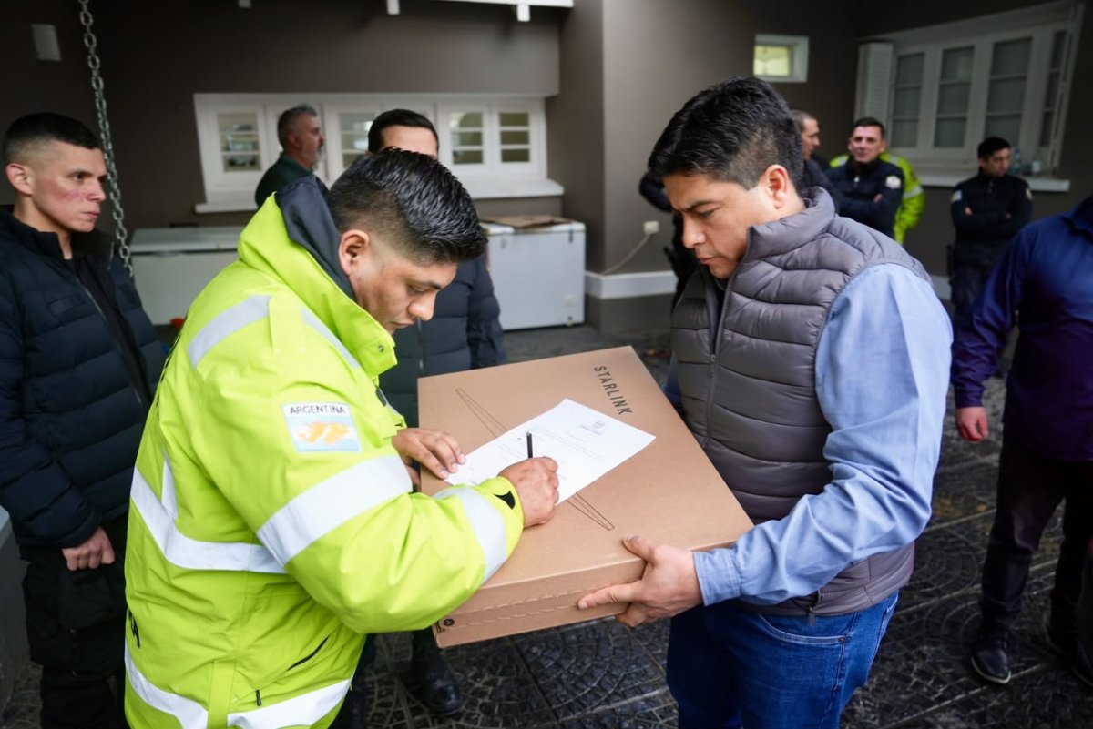 Vidal inició una ronda de diálogo directo con las fuerzas de seguridad de Santa Cruz