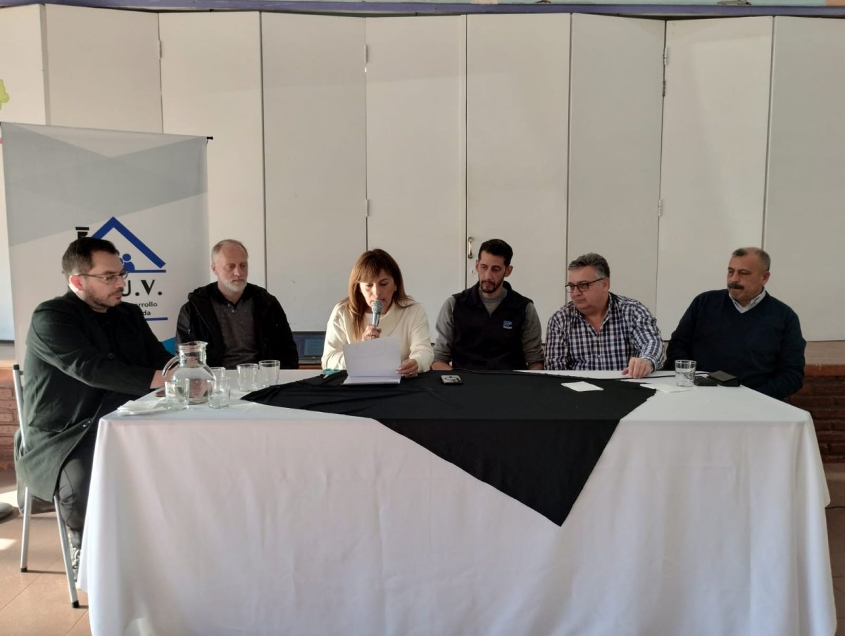 El IDUV realizó la apertura de sobres para refacciones en la Escuela Industrial de 28 de Noviembre