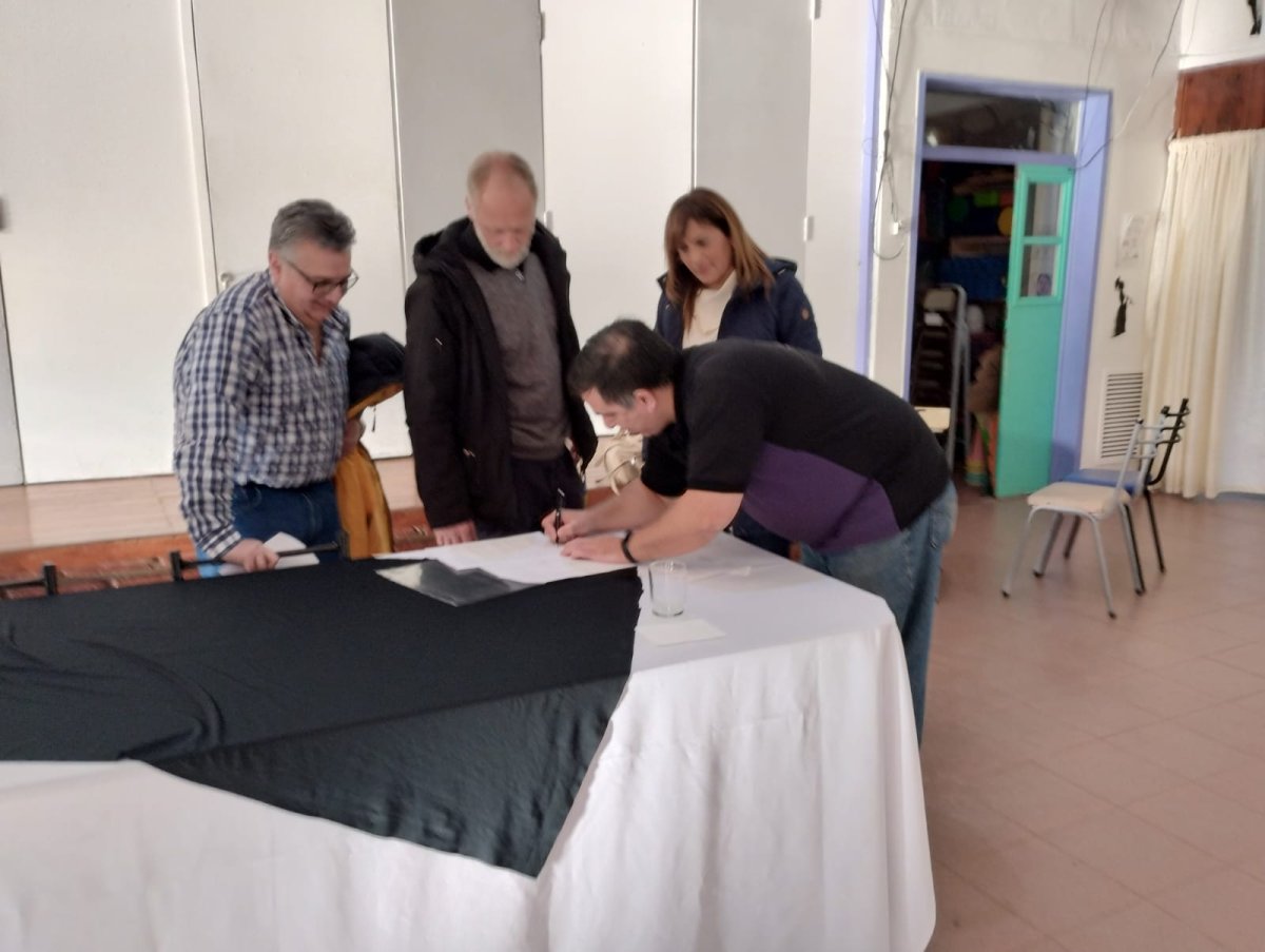 El IDUV realizó la apertura de sobres para refacciones en la Escuela Industrial de 28 de Noviembre
