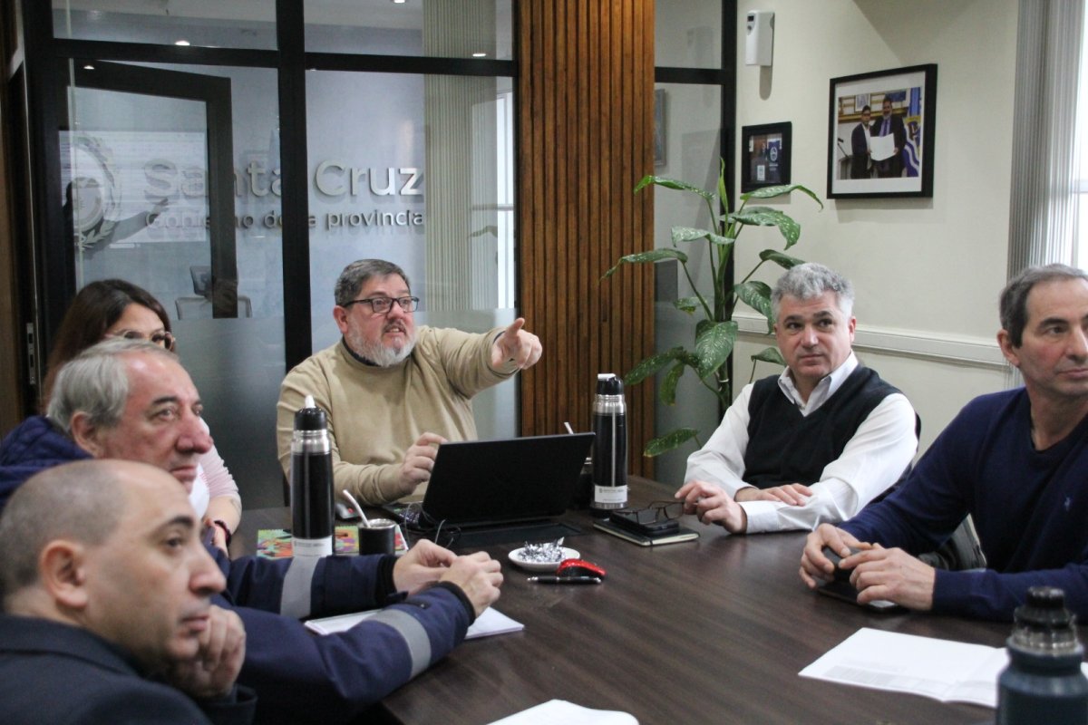 El Gobierno Provincial y Servicios Públicos evaluaron el seguimiento de obras estratégicas y el ordenamiento financiero