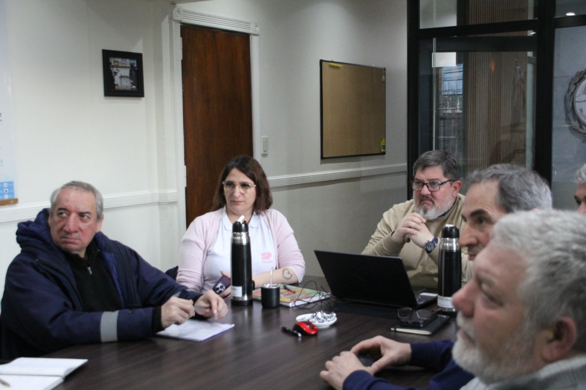 El Gobierno Provincial y Servicios Públicos evaluaron el seguimiento de obras estratégicas y el ordenamiento financiero