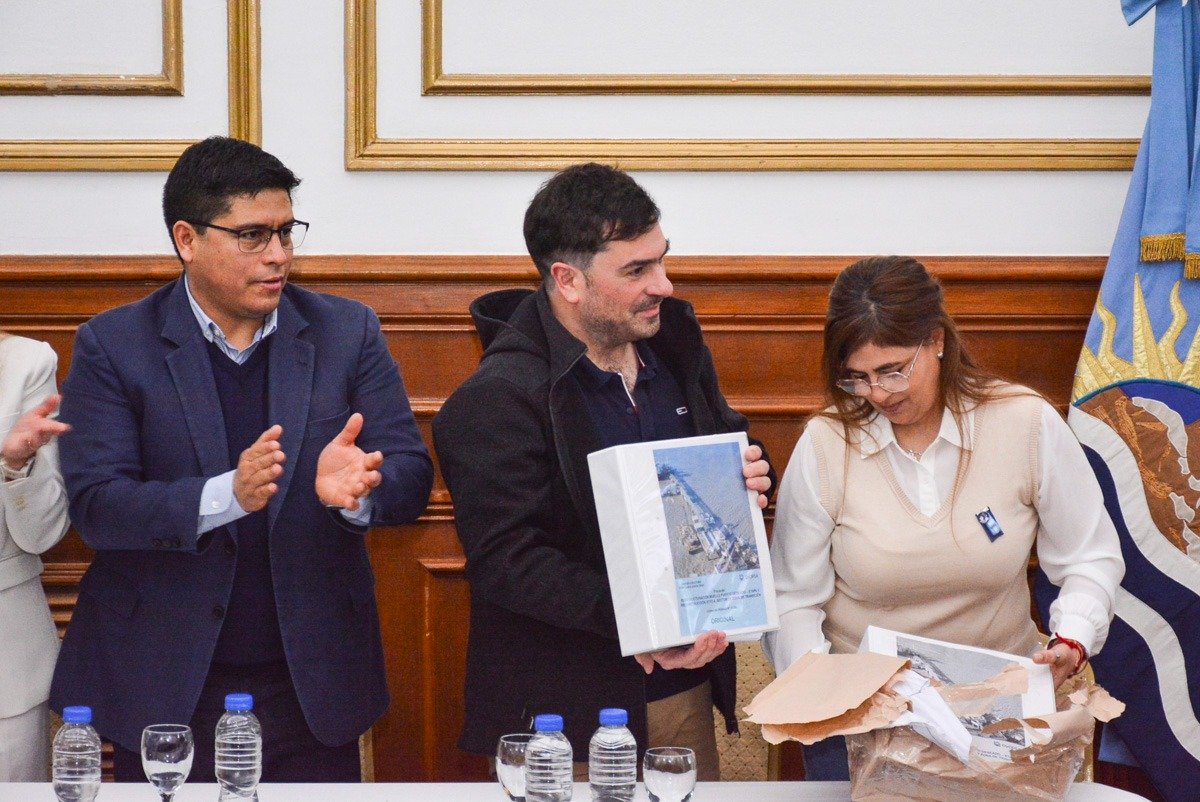 Verónica Serra: “El puerto es el motor económico de Puerto Deseado y esta obra es un beneficio para toda la comunidad”