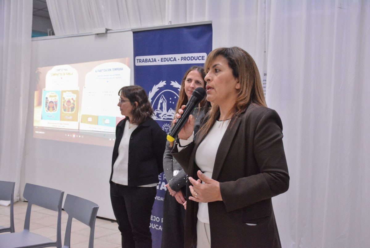 A partir de una alianza estratégica Educación presentó nuevos libros para fortalecer el trabajo docente y el vínculo con las familias