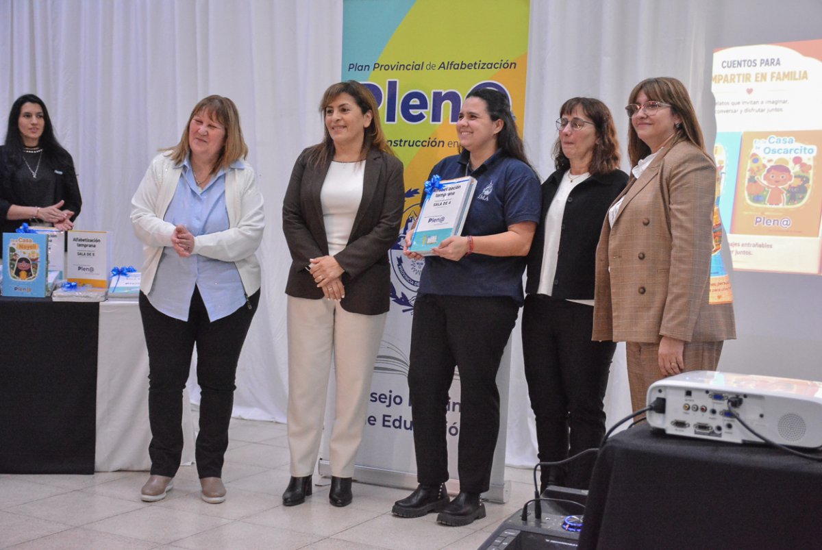 A partir de una alianza estratégica Educación presentó nuevos libros para fortalecer el trabajo docente y el vínculo con las familias