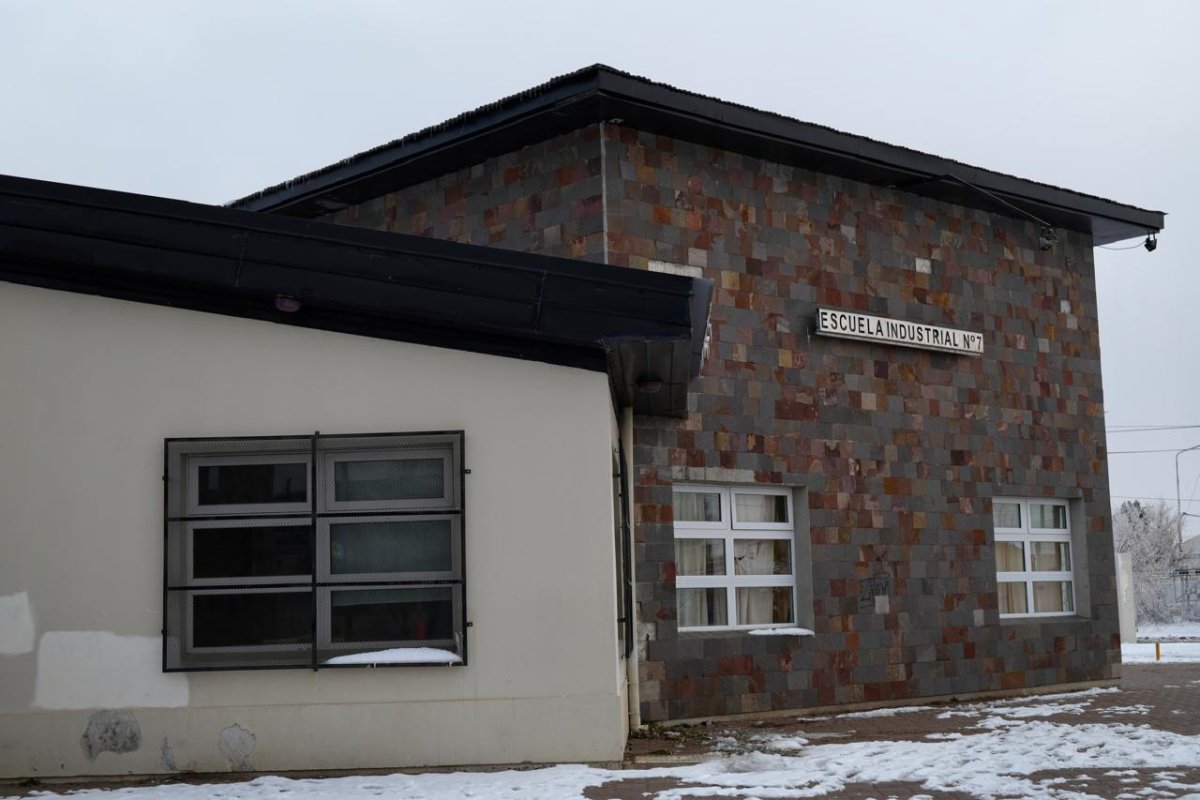 Se supervisó la llegada de materiales para avanzar con la obra de calefacción en la Escuela Industrial N° 7 de Las Heras