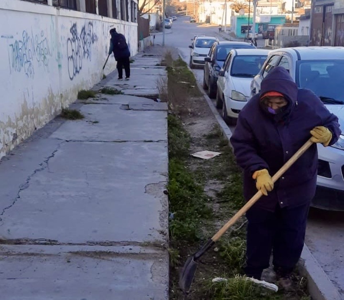 Realizan trabajos de mantenimiento y limpieza en establecimientos educativos de Caleta Olivia
