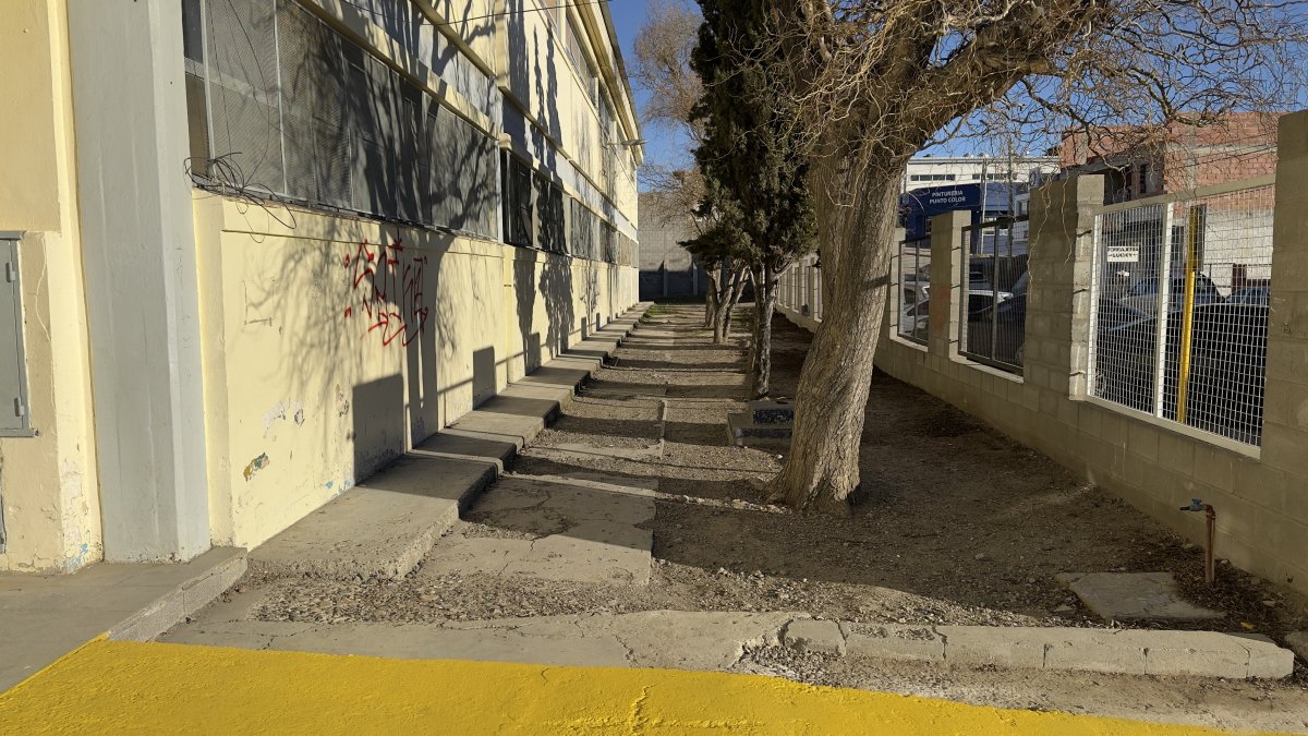 Realizan trabajos de mantenimiento y limpieza en establecimientos educativos de Caleta Olivia