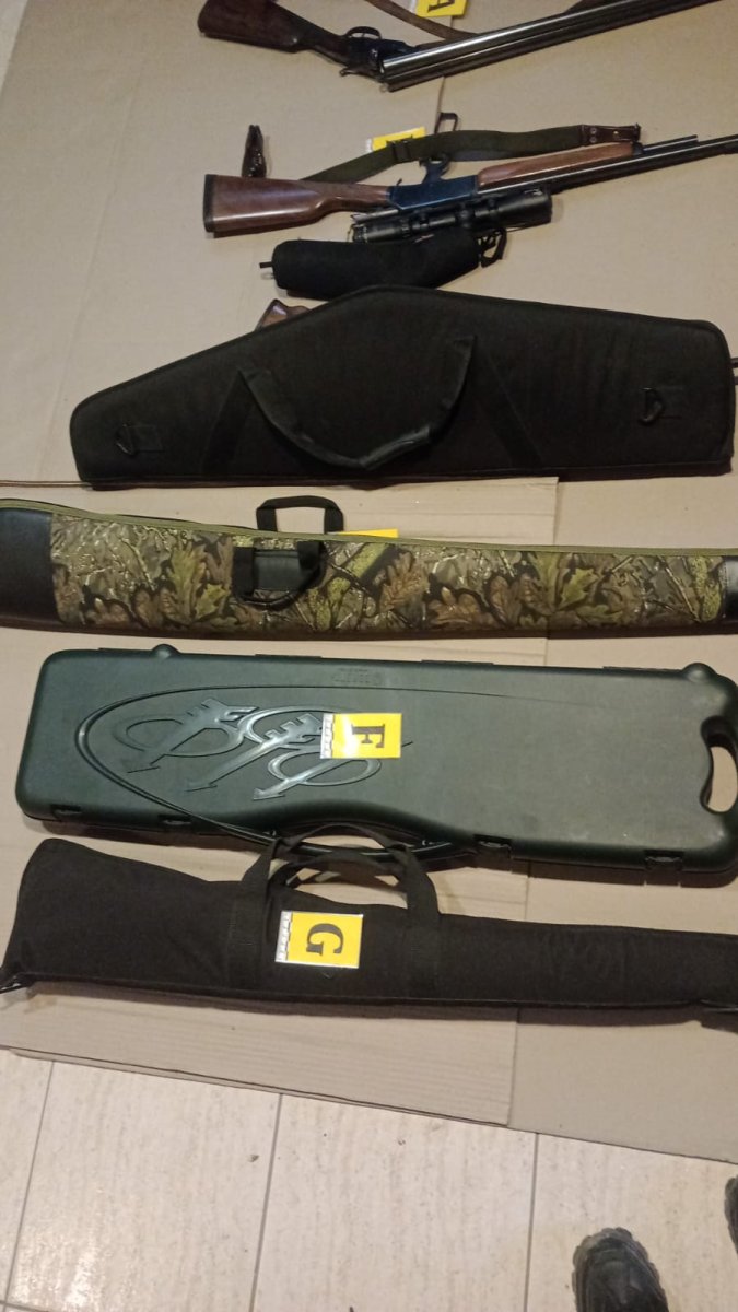 Seguridad secuestró más de 20 armas de fuego y municiones tras un allanamiento en Río Turbio