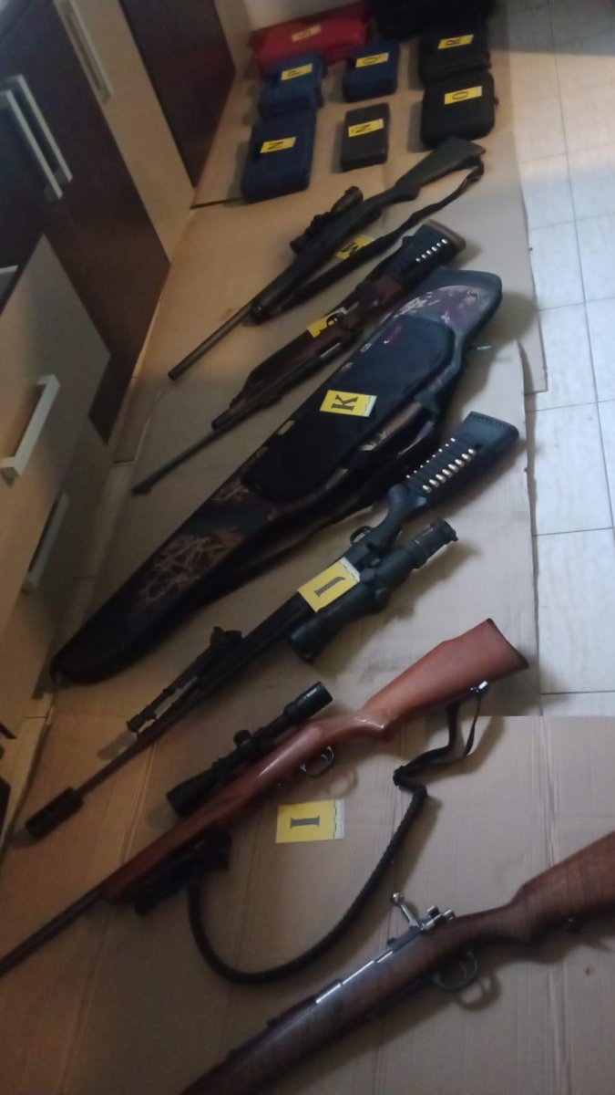 Seguridad secuestr&oacute; m&aacute;s de 20 armas de fuego y municiones tras un allanamiento en R&iacute;o Turbio
