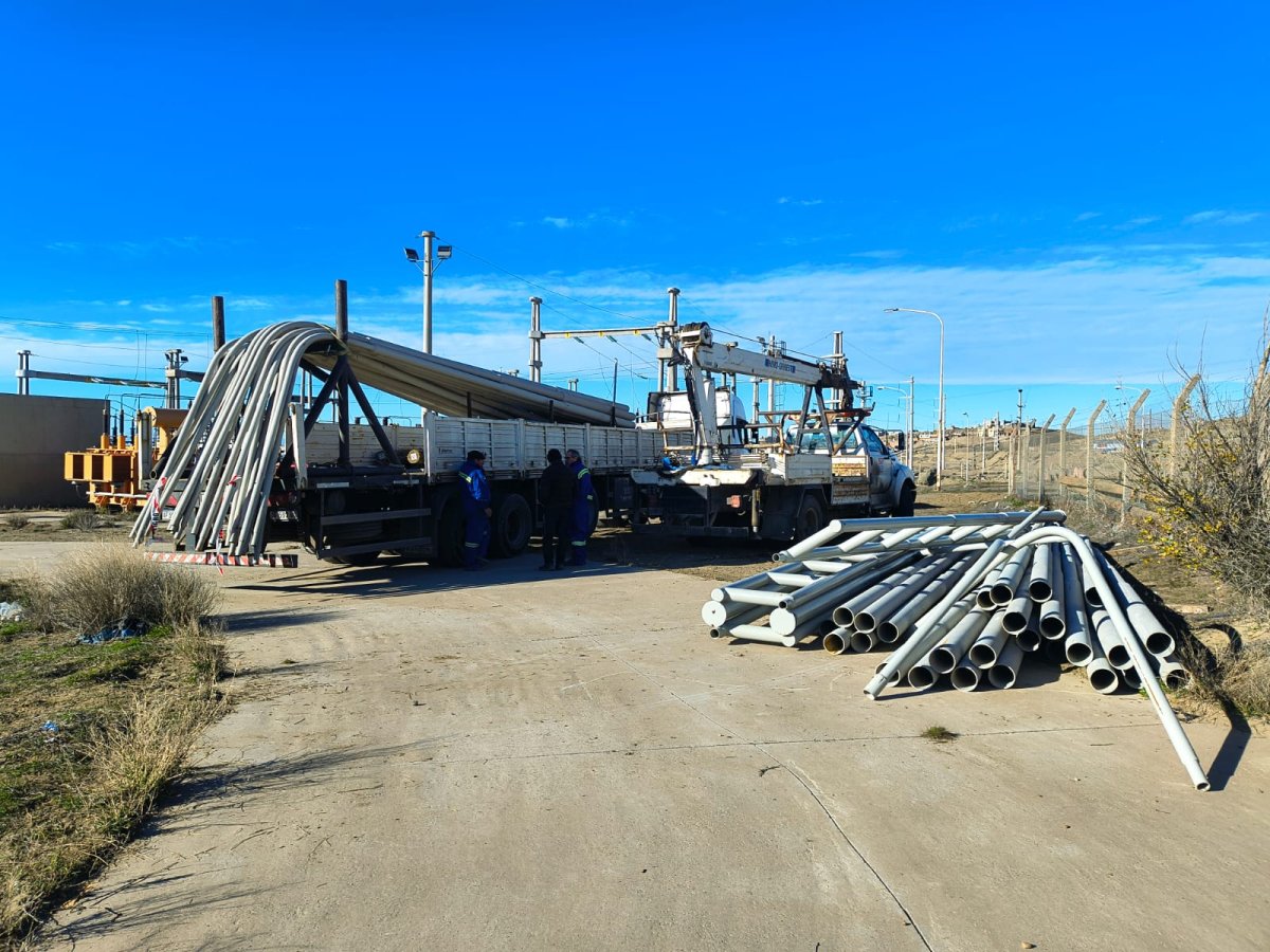 Avanza la iluminación de la Ruta N°12 en los accesos a Caleta Olivia y Cañadón Seco